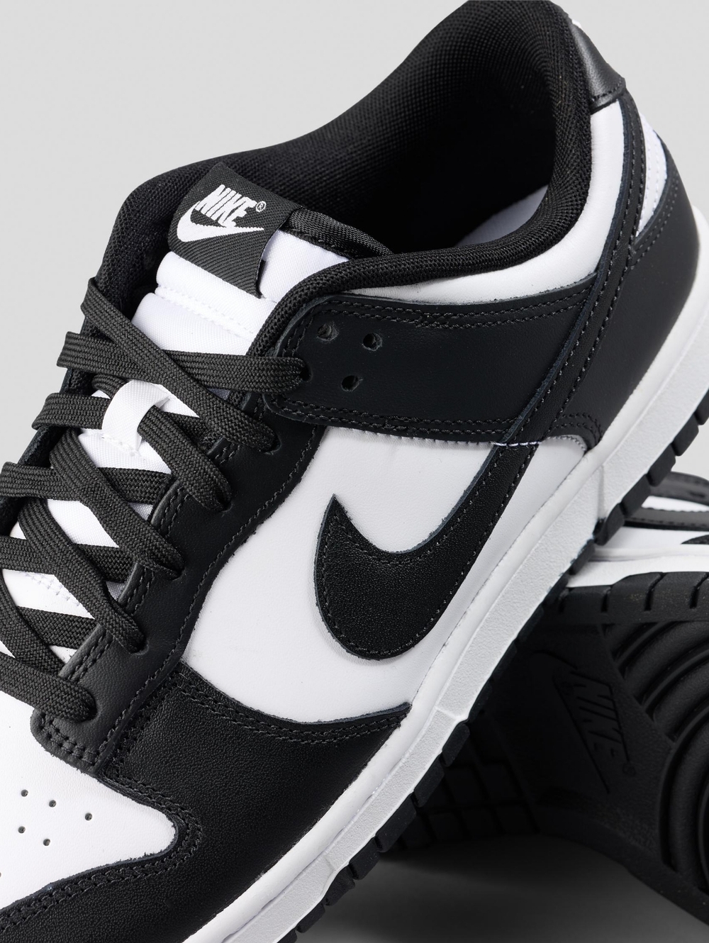 Nike Men’s Black and White Panda Dunk Low Top Sneakers Size 9 | GUC